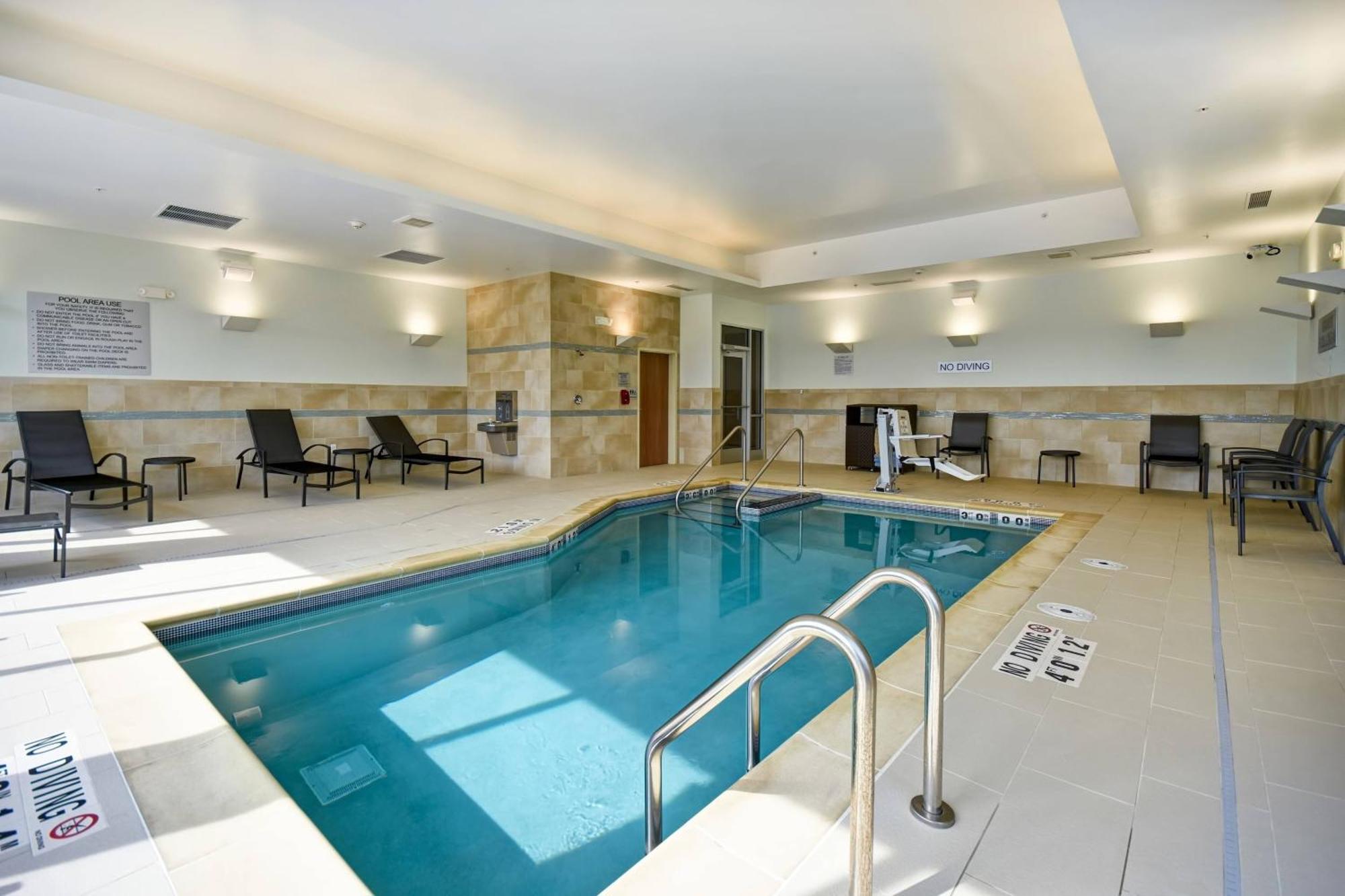 Fairfield Inn & Suites By Marriott Milwaukee North Glendale Eksteriør billede